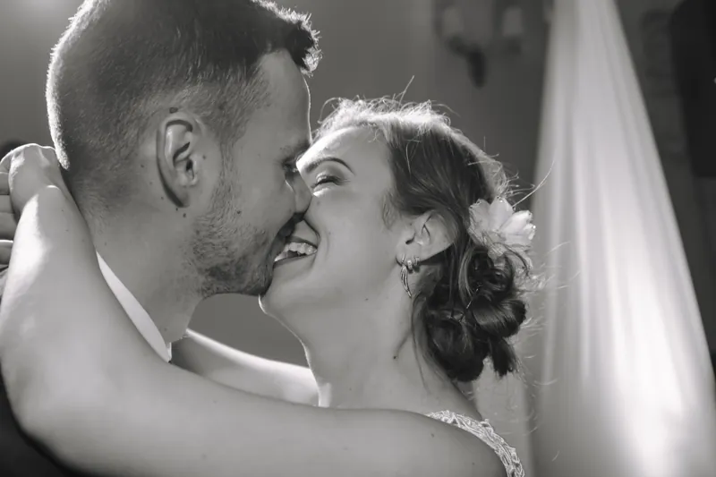 Para młoda w naturalnym świetle