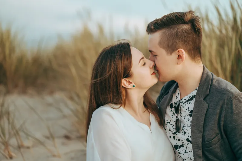 Para zaręczona na sesji